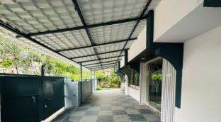 astha kandivali service apt