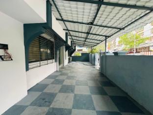 astha kandivali service apt