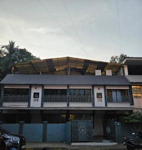 astha kandivali service apt