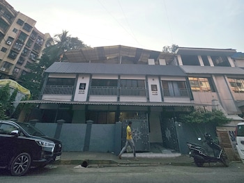 astha kandivali service apt