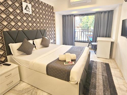 Astha Kandivali Service Apt,,3 star