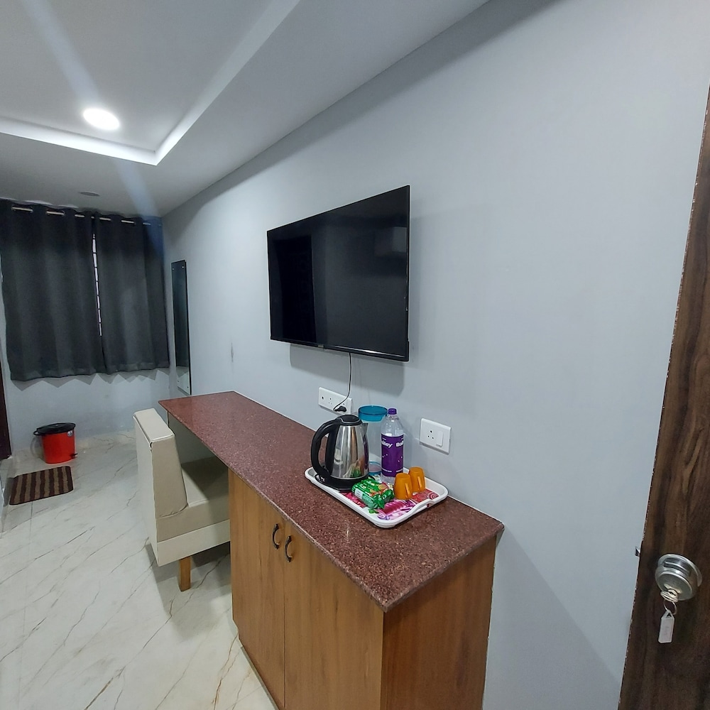 golden premier hotel near sr nagar