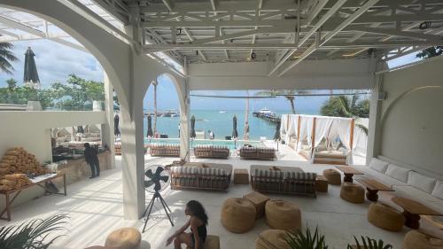 rockstar beach apartments