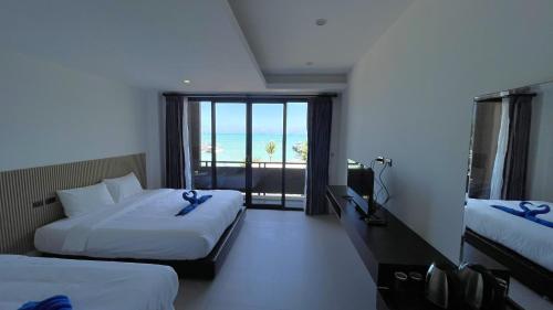 rockstar beach apartments