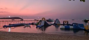 rockstar beach apartments