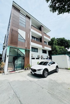 rockstar beach apartments