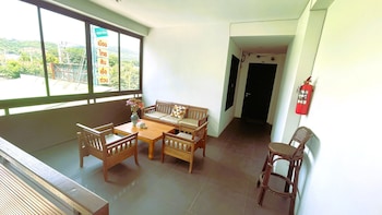 rockstar beach apartments