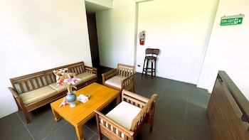 rockstar beach apartments