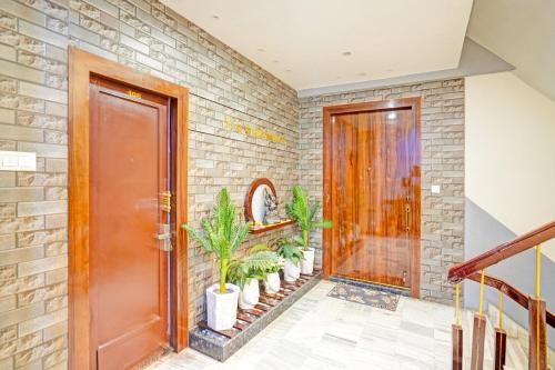 Hotel O Raj Mahal,,3 star