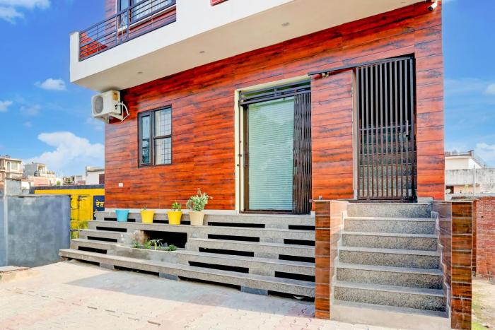 oyo 829306 hill view luxurious rooms