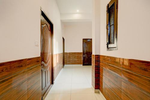 Oyo 829306 Hill View Luxurious Rooms,,2 star