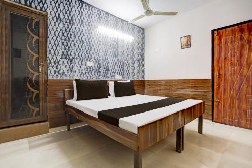 oyo 829306 hill view luxurious rooms