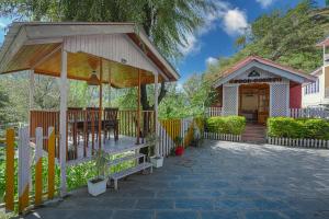 pax hotel rock villa