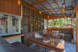 pax hotel rock villa