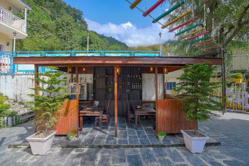 pax hotel rock villa