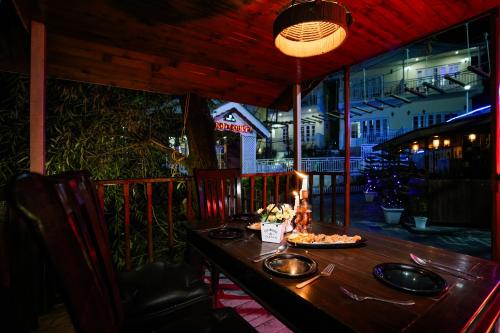 pax hotel rock villa