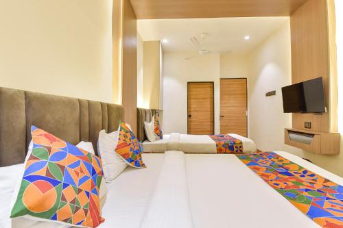 Via Kesar,269, Babu Murai Colony, Indore,3 star