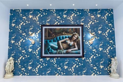 t resort with swimming pool