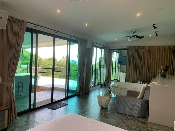 penthouse crystal bay apartments