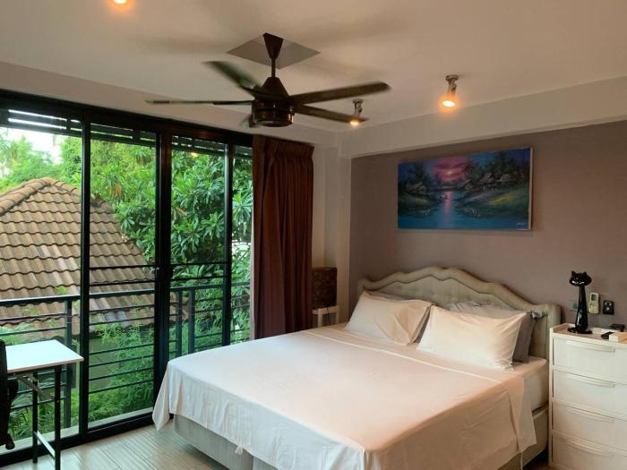 penthouse crystal bay apartments