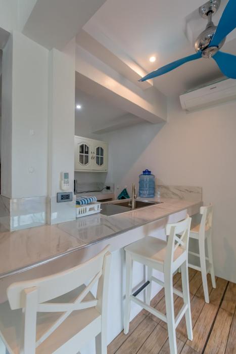penthouse crystal bay apartments
