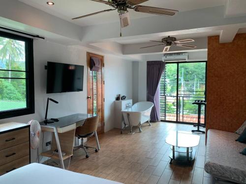 penthouse crystal bay apartments