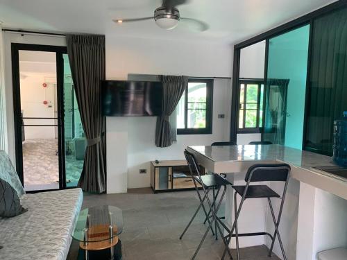 penthouse crystal bay apartments