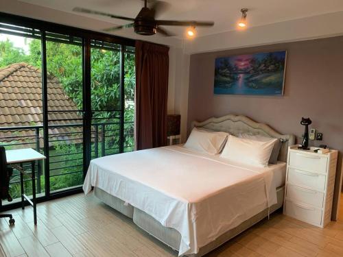 penthouse crystal bay apartments