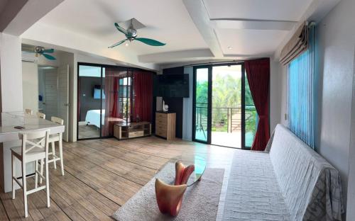 penthouse crystal bay apartments
