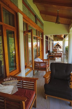 hide in old manali