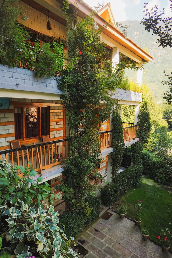hide in old manali