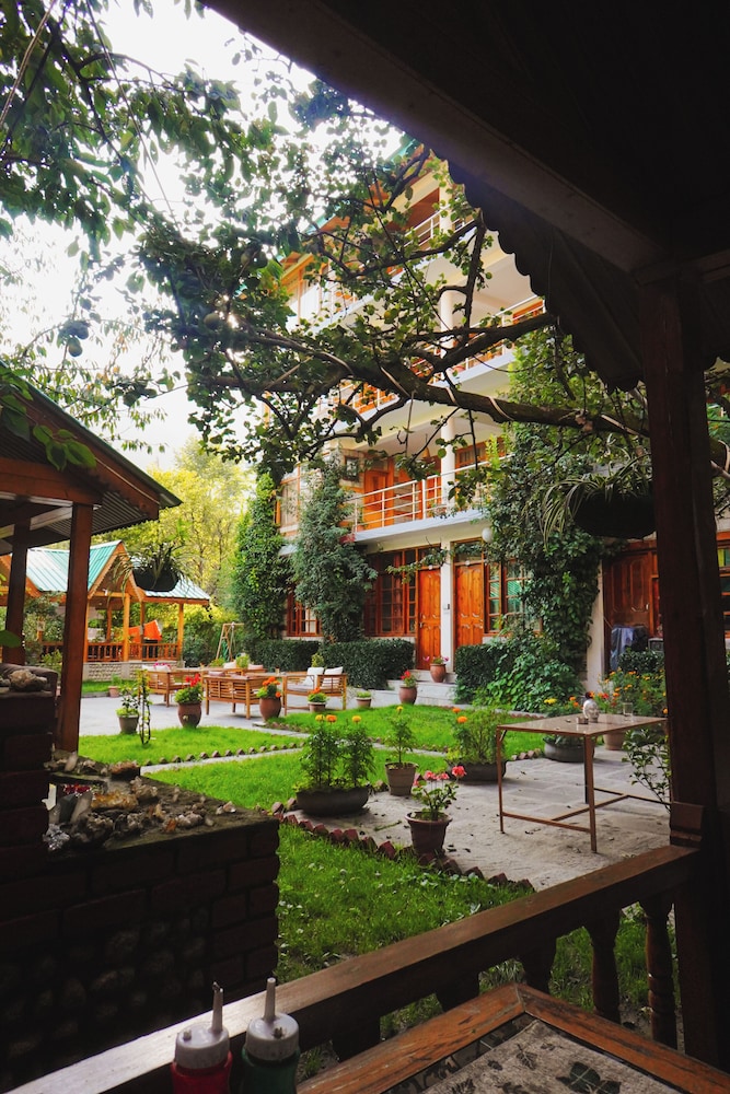 hide in old manali