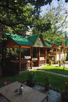 hide in old manali
