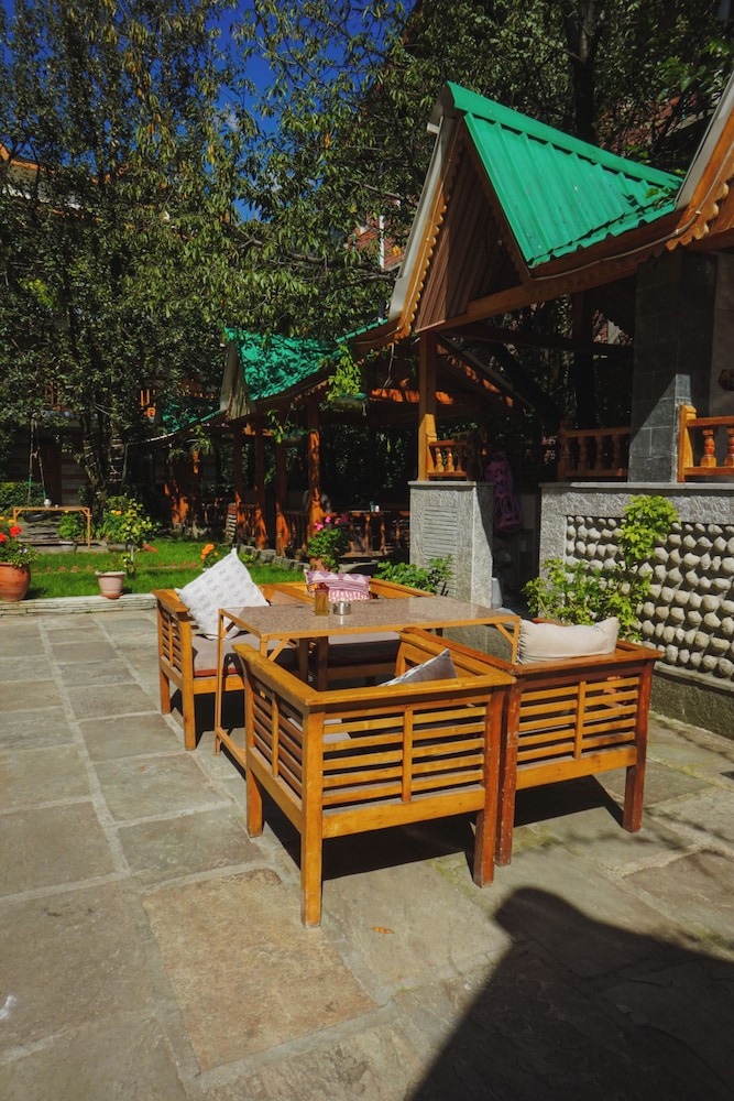 hide in old manali
