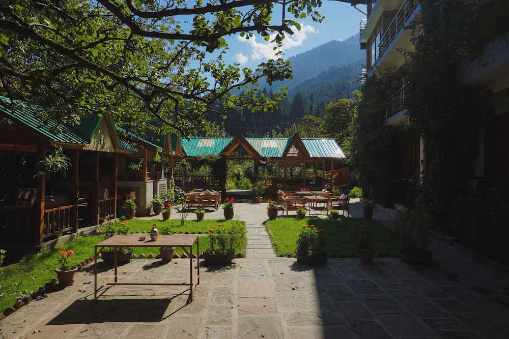 hide in old manali