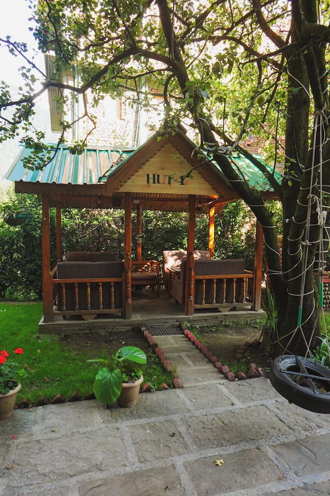 hide in old manali