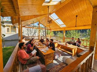hide in old manali