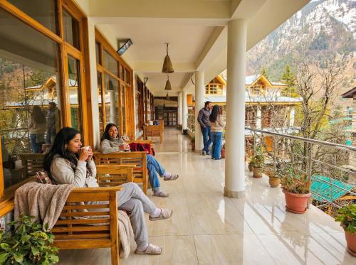 hide in old manali