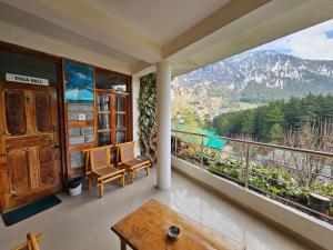 hide in old manali