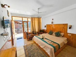 hide in old manali