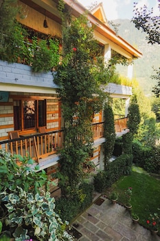 hide in old manali