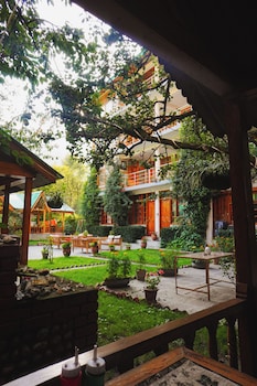 hide in old manali