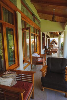 hide in old manali