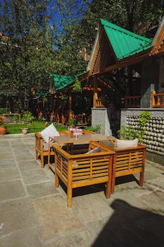 hide in old manali