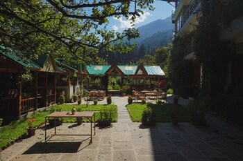 hide in old manali