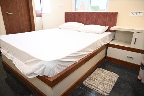 Hotel Royal Radiant,,2 star