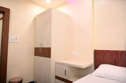 Hotel Royal Radiant,,2 star