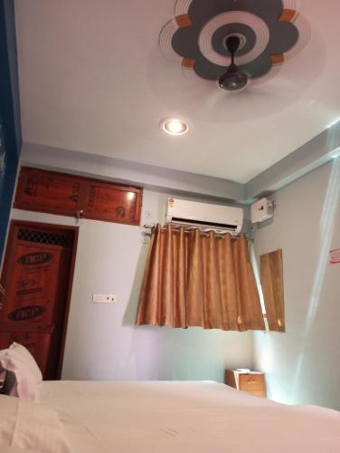 Shiv Niketan Guest House 200Mtr From Shri Ram Mandir,,4 star