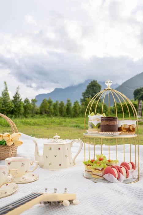 paradise resort and cafe