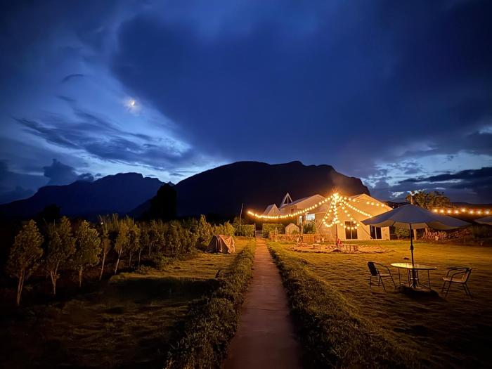 paradise resort and cafe